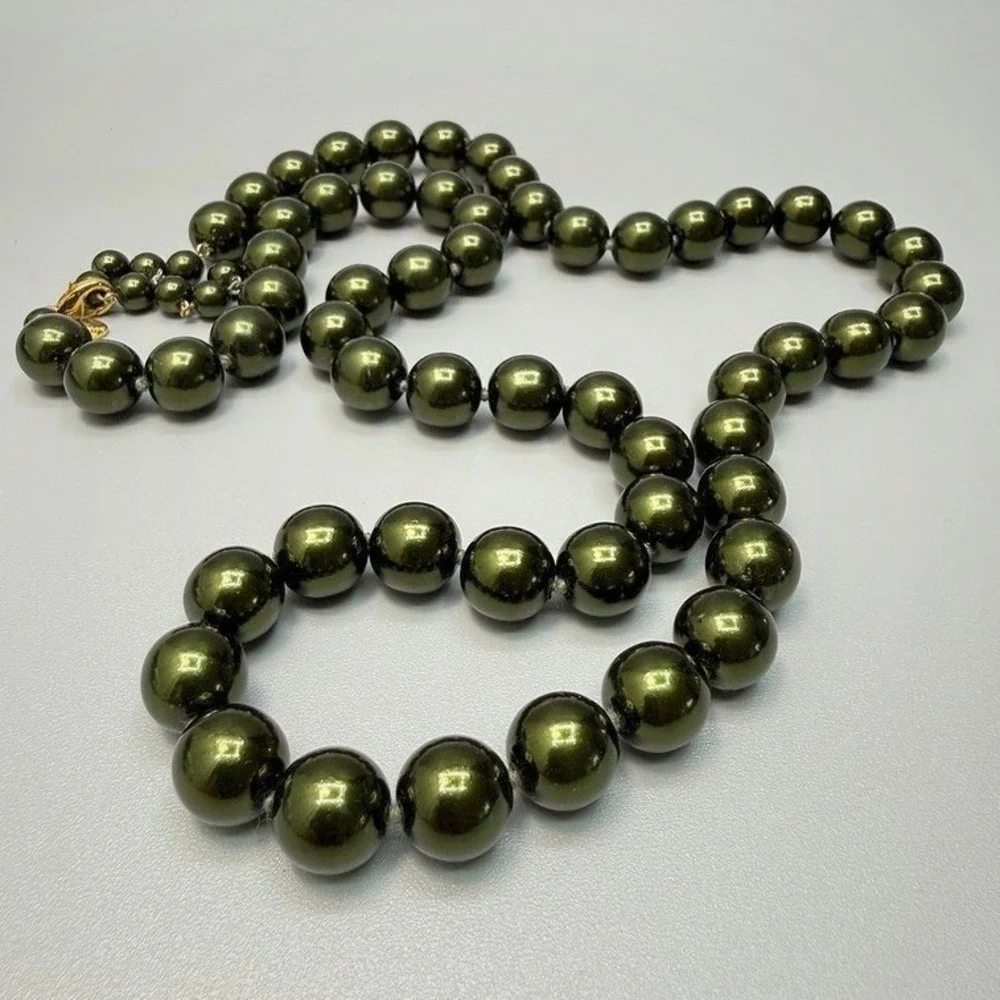 Vintage Joan Rivers Dark Green Faux Pearl Necklace 39